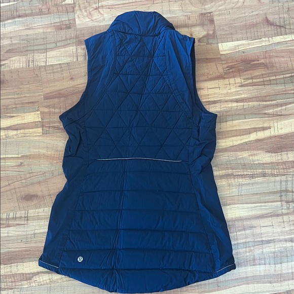 Lululemon Ladies Navy Quilted Puffer Vest - Zip Front - Picture 2 of 4
